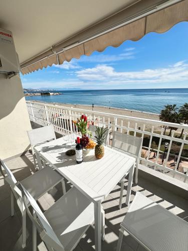 Horizonte 3 Charming apartment with breathtaking sea view at first line of Fuengirola beach