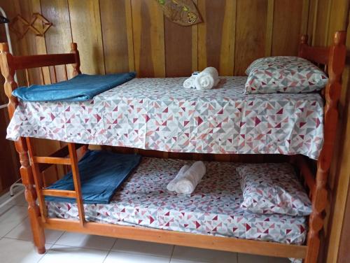 a bunk bed in a room with two beds at Casa Recanto do Sossego in Antonina