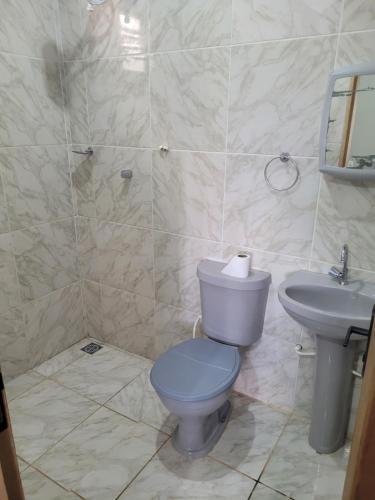 a bathroom with a toilet and a sink at Casa Correntina BA 3 quartos in Correntina