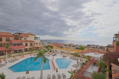 Luxury 2BR Ocean views Heated pool Garage