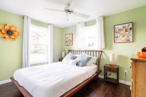a bedroom with a bed with green walls and a window at Lemon Bay Hideaway, Retro Beach Bungalow in Venice