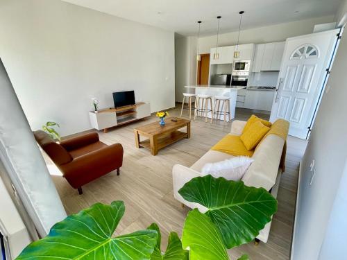 Brand New 2-Bedroom Apartment with AC & Fast Wi-Fi