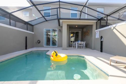 a swimming pool with a rubber duck in a house at Charming 4Bd w Private Pool @ Storey Lake Resort 2653 in Kissimmee