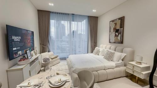 Cozy JVC Studio I Pool & Gym I Fully Furnished