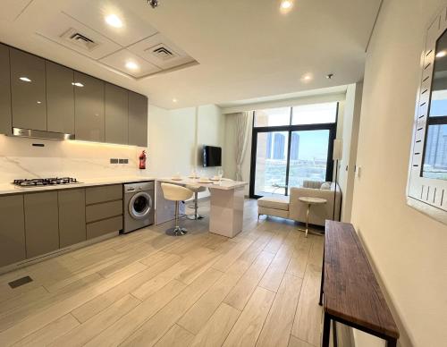 Chic French-Riviera Vibe - Burj View 1BR