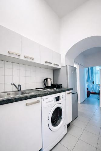 Cozy 1BR & Living Room for Long Stay AKH
