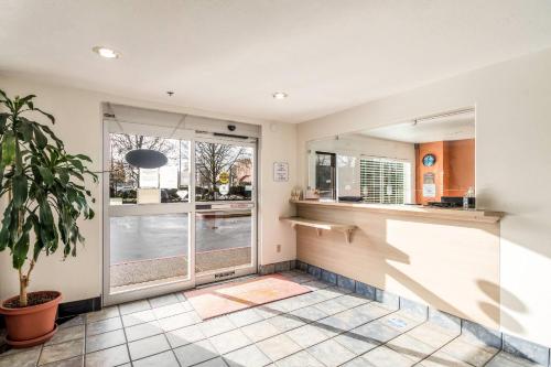 a lobby with a counter and a potted plant at Econo Lodge Corvallis Near University in Corvallis