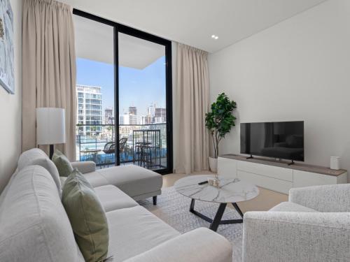 Modern 1BR Hideaway In Binghatti Phoenix-JVC