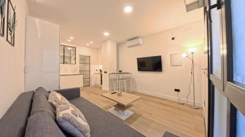 Style and Comfort in Latina, Home for 4