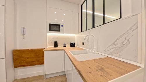 Style and Comfort in Latina, Home for 4