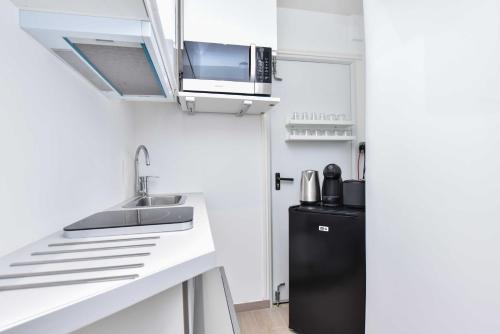 Rare Golden Triangle Amazing 1BR with Terrace Office - BAIL MOBILITE
