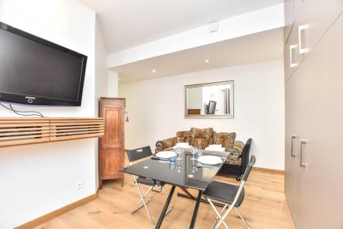 Rare Golden Triangle Amazing 1BR with Terrace Office - BAIL MOBILITE