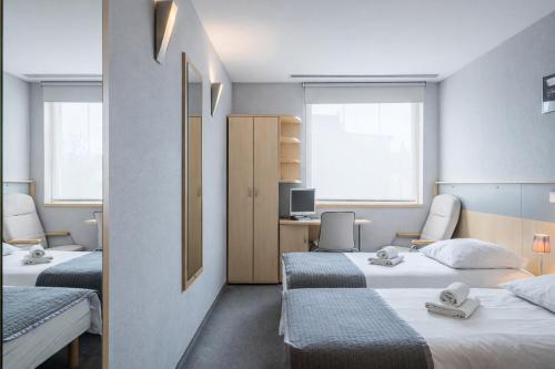 Llit o llits en una habitació de Weiser Hotel