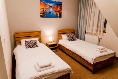 Giường trong phòng chung tại Hotel - Restauracja Platan