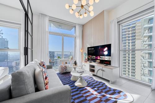 Smart & Elegant 2BR in Collective Dubai Hills