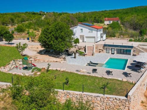 Holiday home Secret Gem with heated saltwater pool
