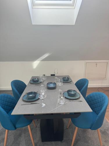 Fresh Look at Modern 2 Bedroom Penthouse With Car Parking Oldland Common Tarifs