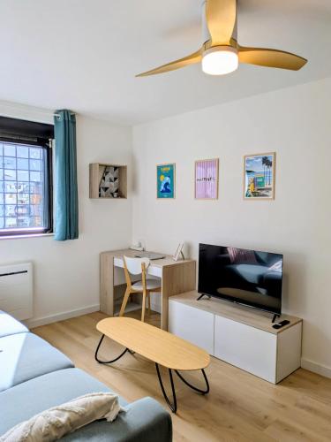 Studio Center Compans Free Parking WIFI Subway Airport