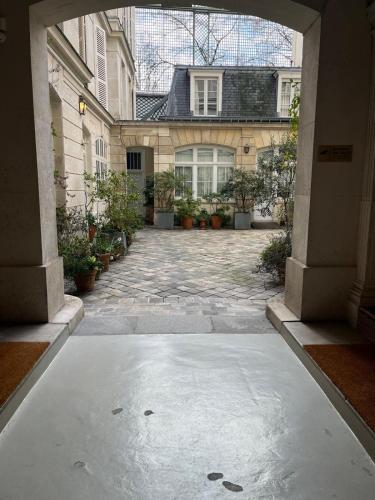 179 - HEART OF SAINT GERMAIN DES PRES - Perfect Location