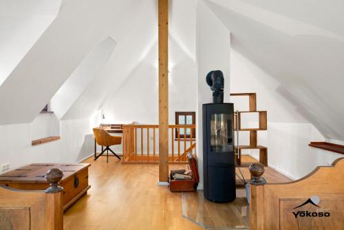 a living room with a black object in the middle at Naabblick in Kallmünz