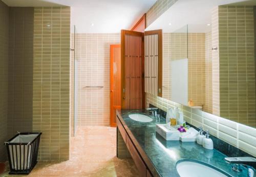 a bathroom with two sinks and a large mirror at Miskawaan Beachfront Villas in Mae Nam
