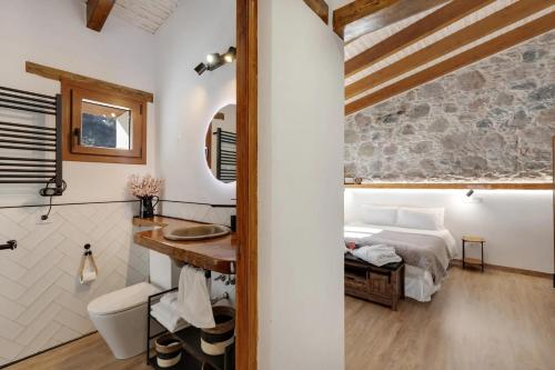 a bedroom with a bed and a shower and a sink at La Pelusa casa rural in La Culata