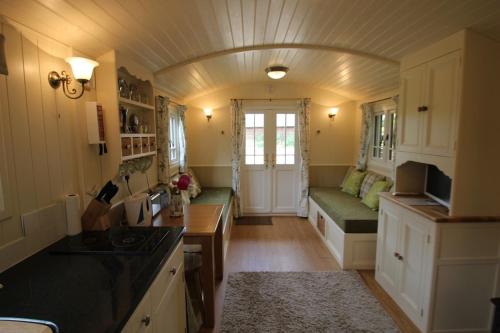a room with a kitchen and a living room at Le Grande Roulotte in Hassocks