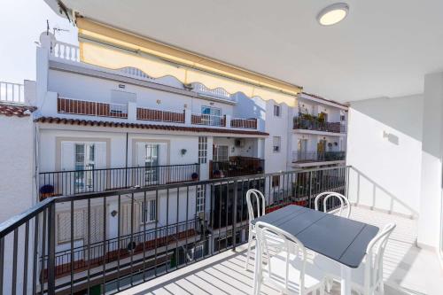 Paloma Central Apartment - 3 min walk to Balcon de Europa & Beach