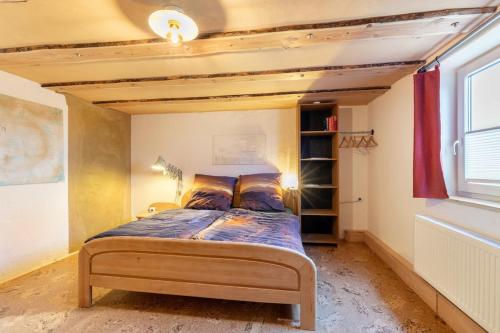 a bedroom with a bed in a room at Das Juwel in Erbach