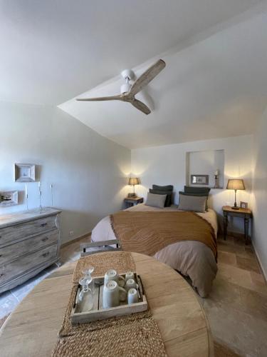 a bedroom with two beds and a ceiling fan at Le Mas Natán in Gordes