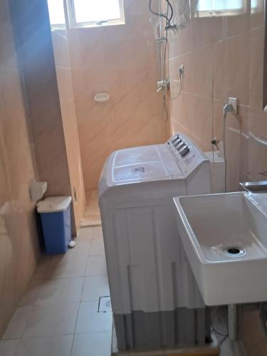 Vannas istaba naktsmītnē Spacious 5BR Duplex Apartment at Bole