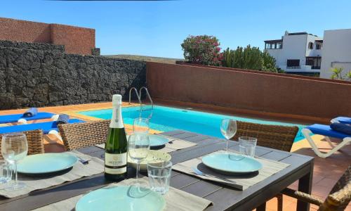 Casa Kerrie, private and communal pools, sunny terrace, air conditioning
