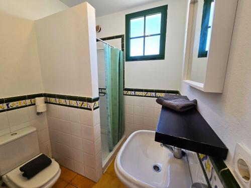 Casa Kerrie, private and communal pools, sunny terrace, air conditioning