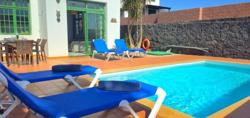Casa Kerrie, private and communal pools, sunny terrace, air conditioning