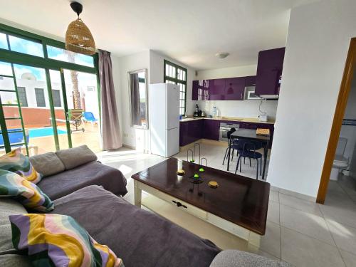 Casa Kerrie, private and communal pools, sunny terrace, air conditioning