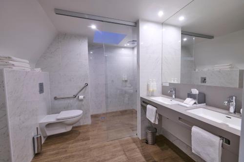 a bathroom with a toilet and a sink and a shower at Maison Philippe Le Bon Hôtel, Restaurant & Bar le 19 in Dijon