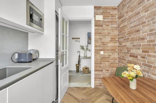 Marbella Real Golden Mile - 4 Bedroom Apartment by Finest Rentals