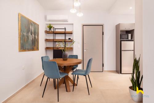Modern 1-BDR Athenian Habitat near Acropolis!
