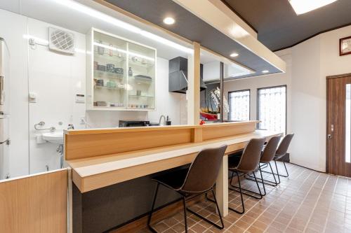 居酒屋バーを貸切,広いキッチン,79m2,浅草エリア,駅10分以内,戸建全て貸切,10名可,羽田空港直通