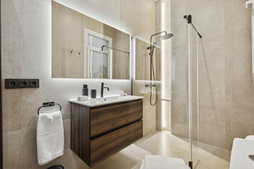 Elegant 2BR Apartment in Conde Duque