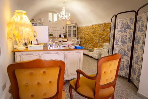 a kitchen with two chairs and a counter in a room at Cà de Matagè by Le Case di Tati in Riva Ligure