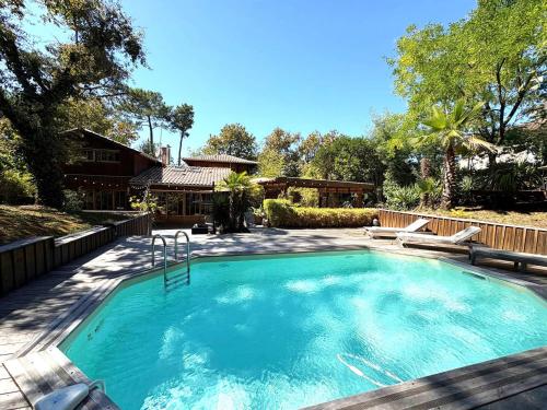 Villa en Bois avec Piscine Chauffée, Proche Plage & Dégustations Ostréicoles - FR-1-736-38