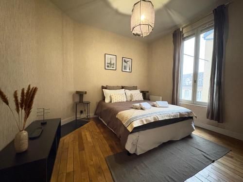 a bedroom with a large bed and a large window at Nuit D'or - Vintage 97 - Séjour & Pro in Épernay