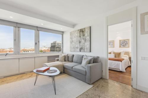 Modern 1-Bed Apartment with Panoramic Views