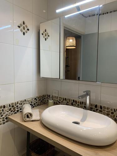 Charmant appartement 44 m2 vue mer à 350m de la plage