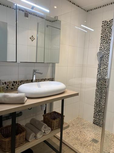 Charmant appartement 44 m2 vue mer à 350m de la plage