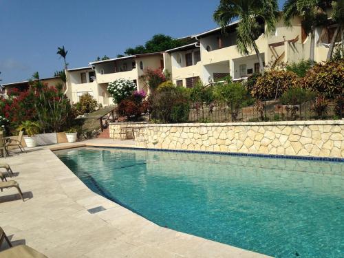 Piscina a Halcyon Retreat o a prop