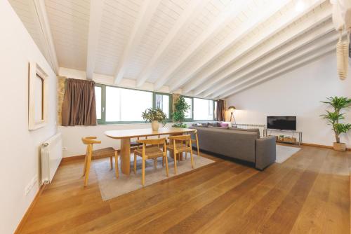 a living room with a table and a couch at Bravissimo Força 17, Barri Vell apartments in Girona