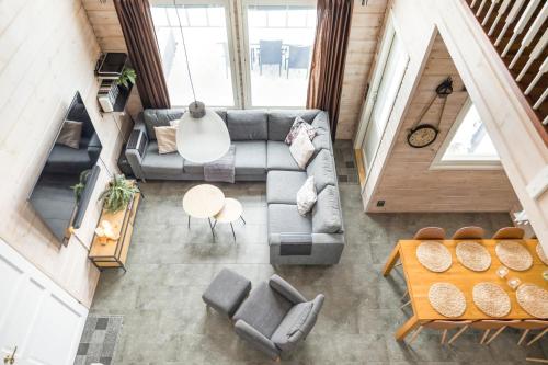 an overhead view of a living room with a couch and chairs at Villa Peso 2 Incl WiFi, AC and Jacuzzi for extra fee in Himos