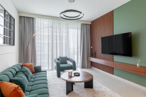 Modern 1BR in Beach Mansion with Pool and Gym